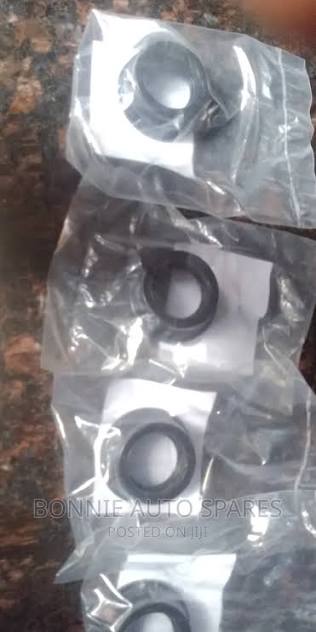 Top cover seal (Navara)