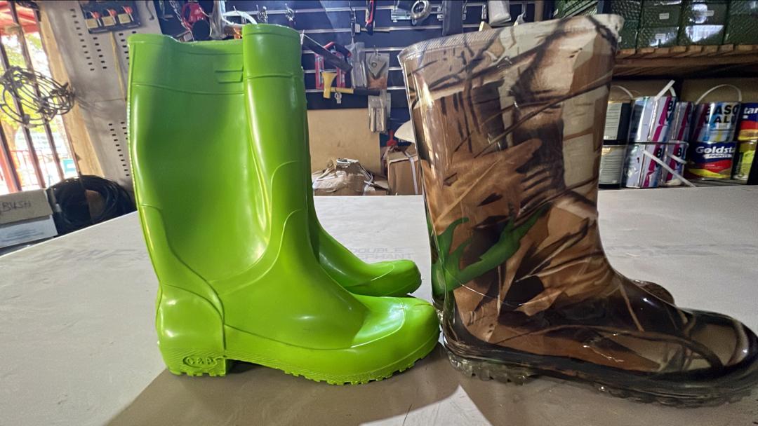RAIN BOOTS