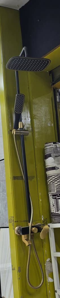 SHOWER(BLACK & GOLD)