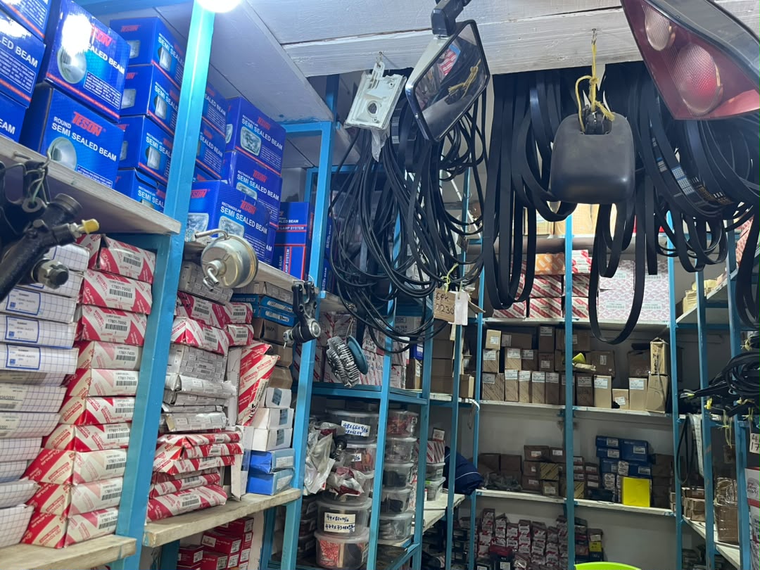 EVA AUTO PARTS logo